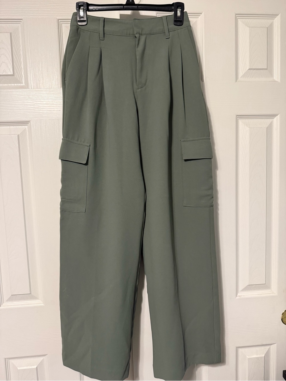 GAP Wide-Leg Cargo Trousers in Olive